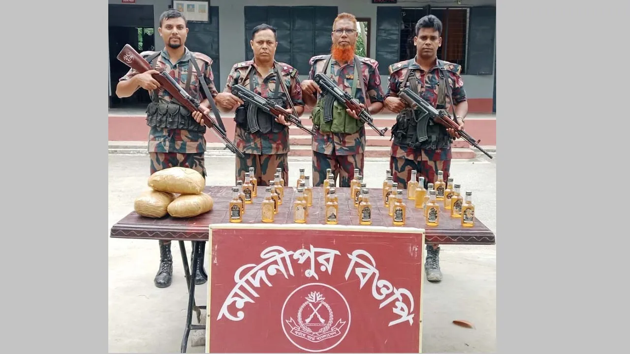 জীবননগর সীমান্তে বিজিবির অভিযানে মাদক ও ইলিশ জব্দ