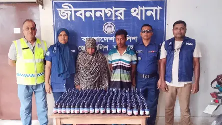 জীবননগরে ২৩১ বোতল ভারতীয় ‘স্ক্যাপ’ উদ্ধার, ২ মাদককারবারি গ্রেফতার