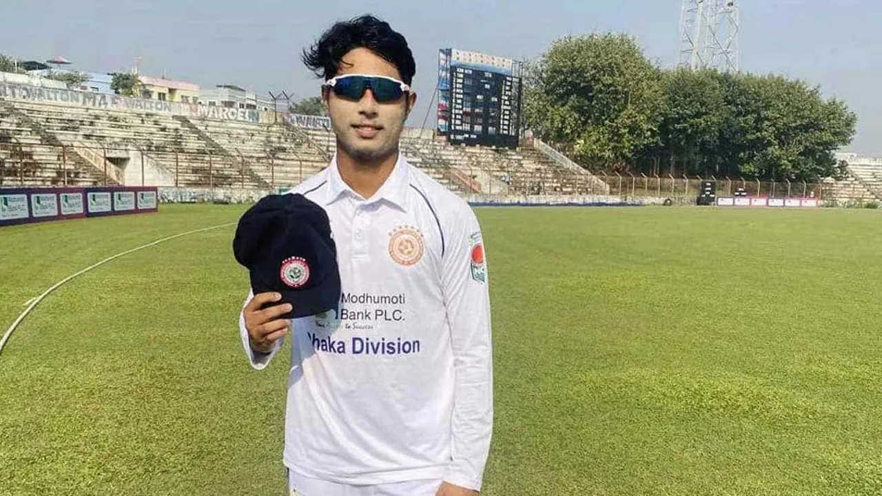 মাঠে গড়ালো বিসিএল, জিশানের অদ্ভুত কীর্তি