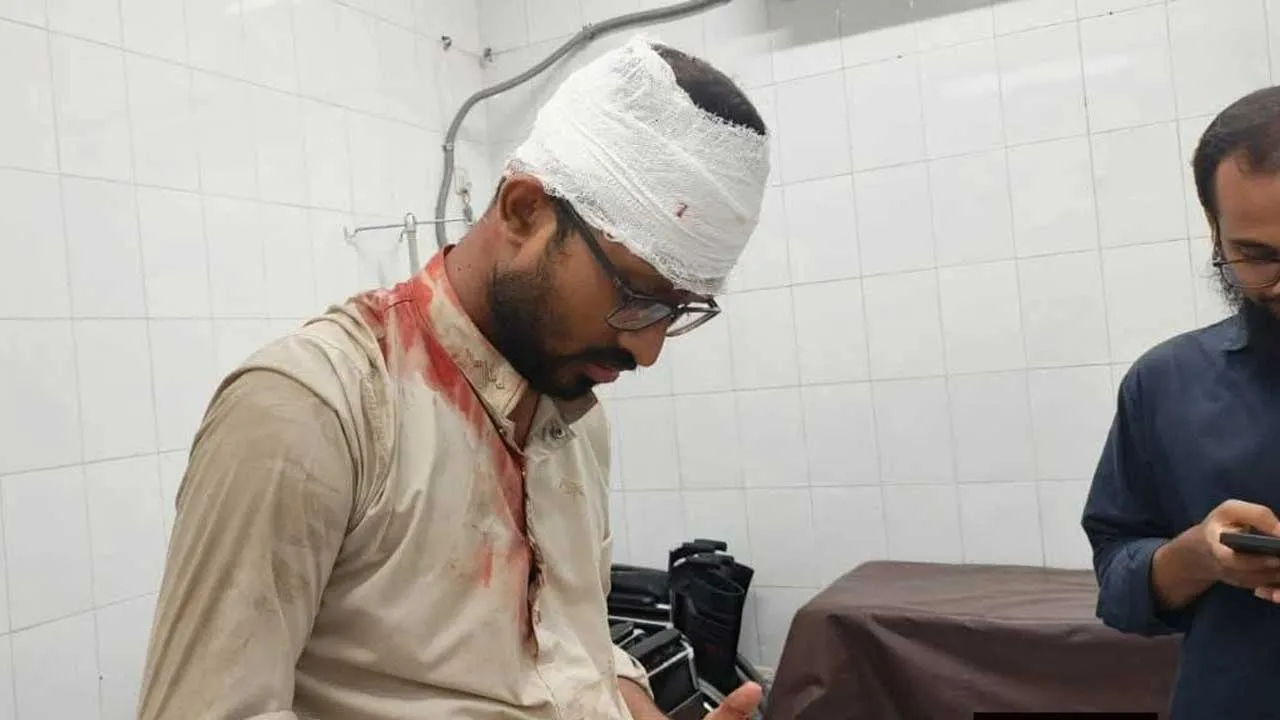 সোহরাওয়ার্দী কলেজের সামনে জকসু নেতার ওপর ছাত্রদলের হামলা