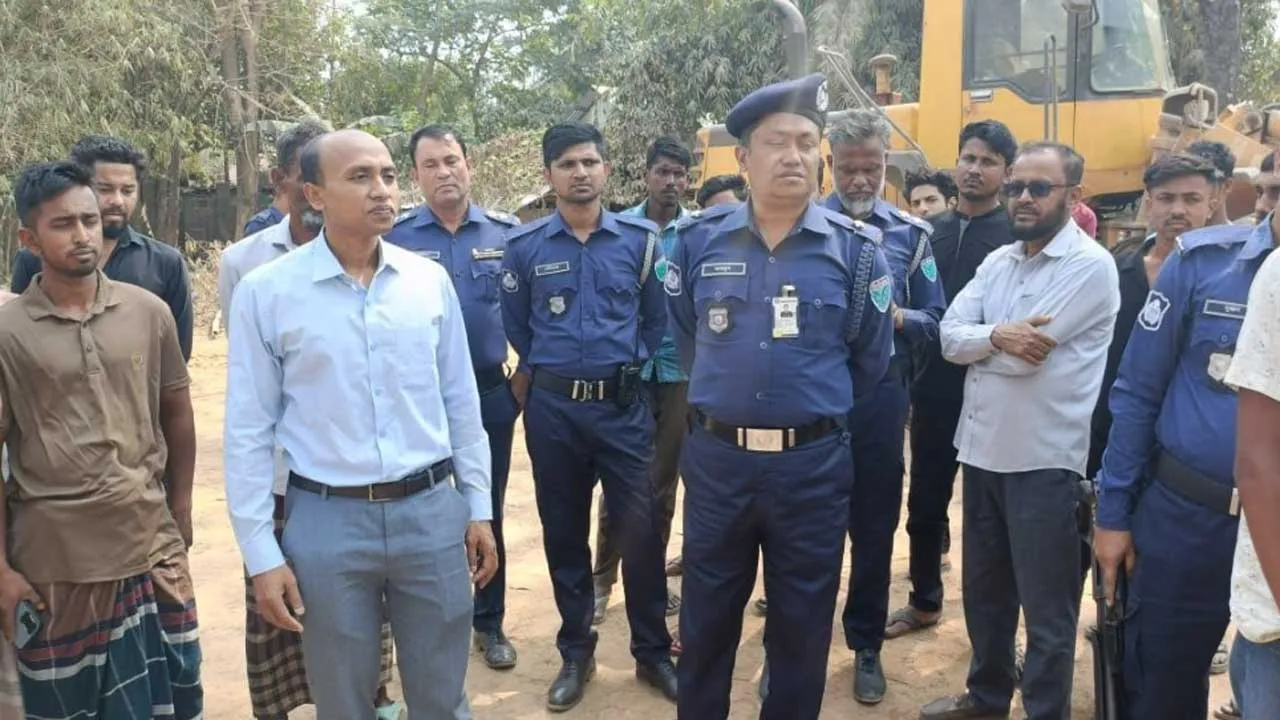 জৈন্তাপুরে অবৈধ পাথর ক্রাশিং, দুই ব্যবসায়ীকে জরিমানা