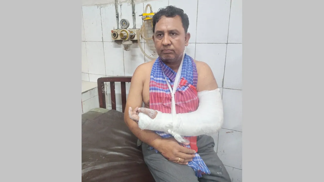 সিংগাইরে সাংবাদিক মাসুম বাদশাহর ওপর সন্ত্রাসী হামলা, থানায় মামলা