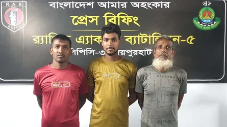 জয়পুরহাটে পিয়াল হত্যা মামলায় বাবা ও ছেলেসহ গ্রেফতার ৩