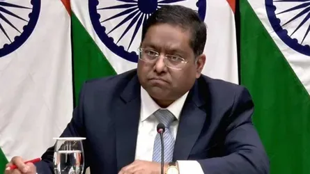 হাসিনাকে ফেরতের অনুরোধ পর্যালোচনা করছে ভারত