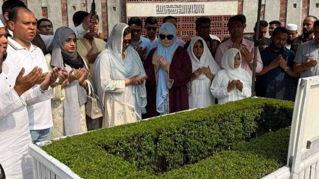 কোকোর কবর জিয়ারত করলেন জুবাইদা