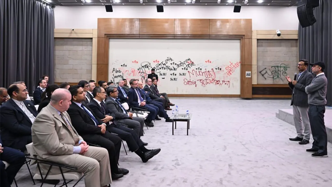 জুলাই গণঅভ্যুত্থান স্মৃতি জাদুঘর পরিদর্শনে কূটনীতিকেরা