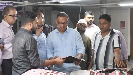 শিক্ষার্থীদের হাতে পরিবেশবান্ধব পাটের ব্যাগ পৌঁছে দিতে কাজ করছে সরকার