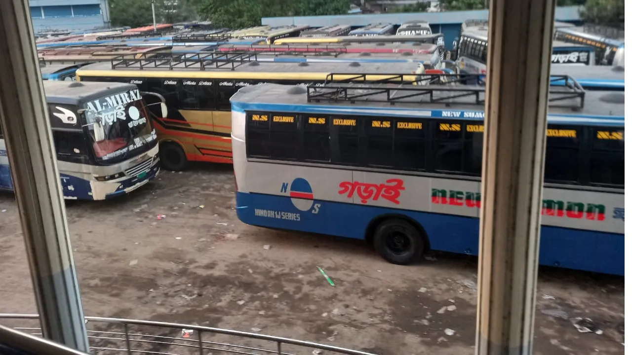 কুষ্টিয়ায় পরিবহন শ্রমিকদের দাবিতে দ্বিতীয় দিনের মতো বাস চলাচল বন্ধ
