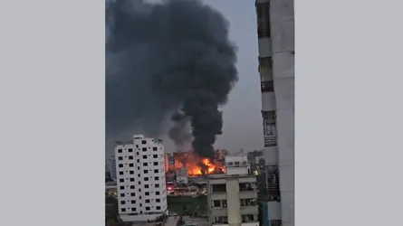 রাজধানীর কদমতলীতে ফোম কারখানার আগুন নিয়ন্ত্রণে
