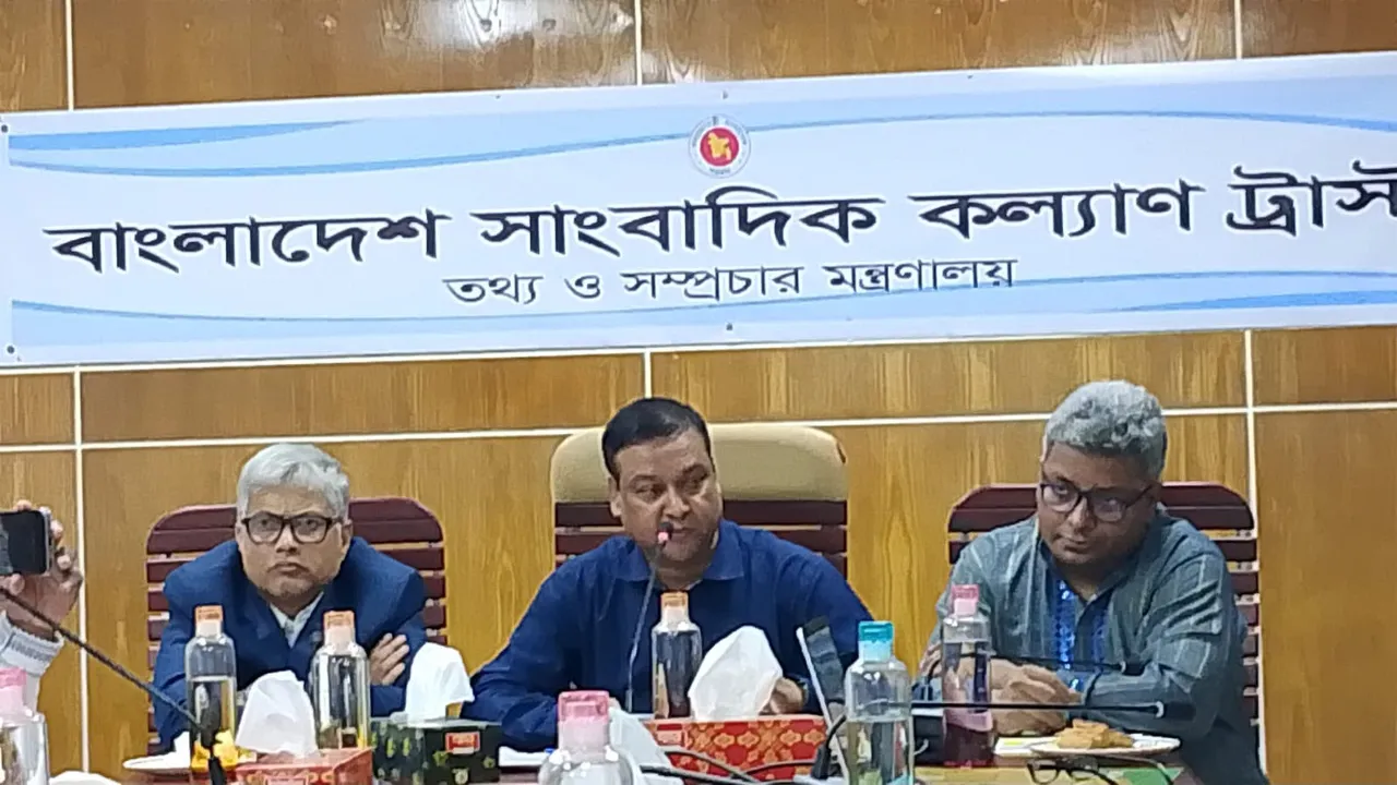 সাংবাদিকতায় অর্ধ-সত্যের কোনো স্থান নেই
