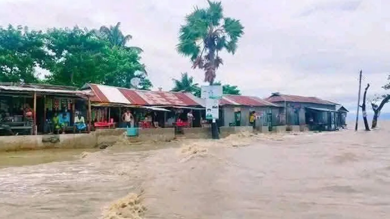 লক্ষ্মীপুরে জোয়ারের পানিতে বিস্তীর্ণ এলাকা প্লাবিত