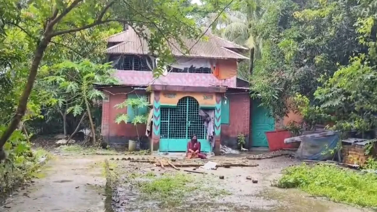 কলাপাড়ায় বিয়ের দাবিতে প্রেমিকের বাড়িতে তরুণীর অবস্থান