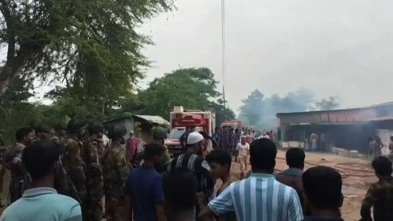 কলাপাড়ায় ব্যবসা প্রতিষ্ঠানে অগ্নিসংযোগ, আহত ৩