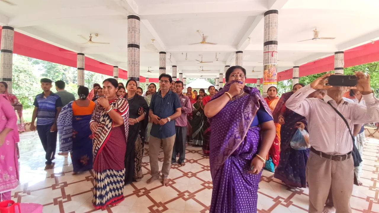 মাইলস্টোন ট্র্যাজেডি : লোহাগড়ায় কালিমাতা মন্দিরে প্রার্থনা
