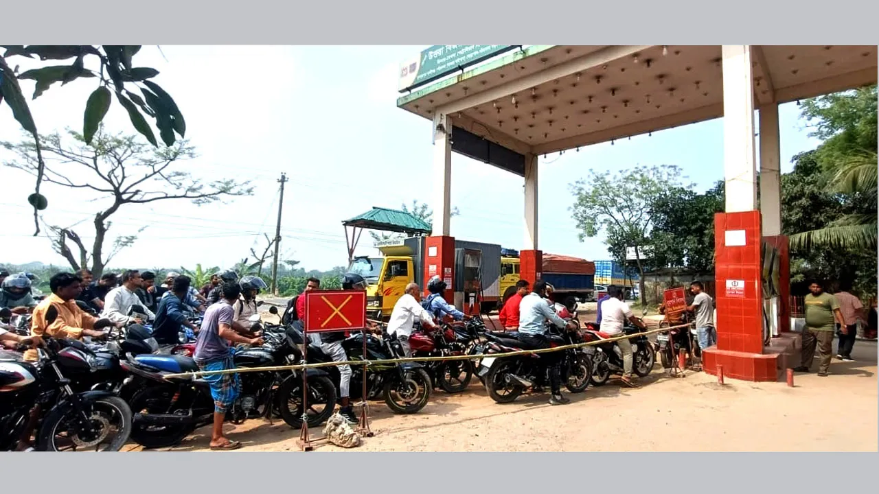 কালীগঞ্জের ফিলিং স্টেশনে শৃঙ্খলা ফেরাতে ট্যাগ অফিসার নিয়োগ