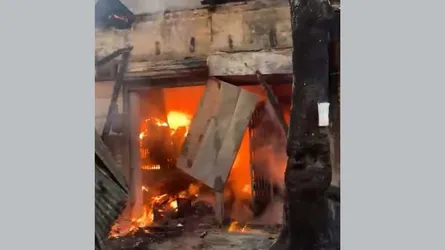 কালকিনিতে তিনটি দোকান পুড়ে ছাই