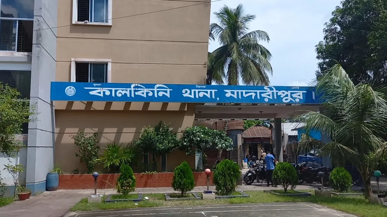মাদারীপুরে ঘরে ঢুকে গৃহবধূকে হত্যা, ৬ দিনেও খোলেনি জট