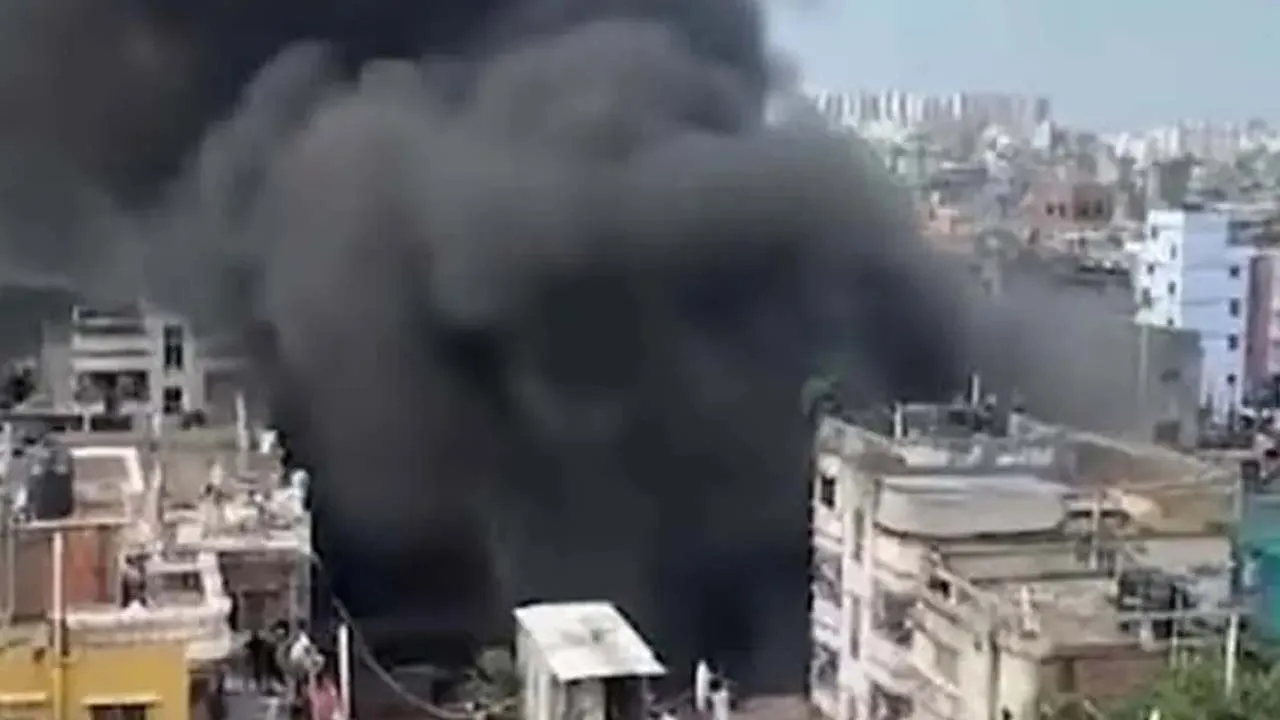 কামরাঙ্গীরচরে জুতার কারখানায় আগুন