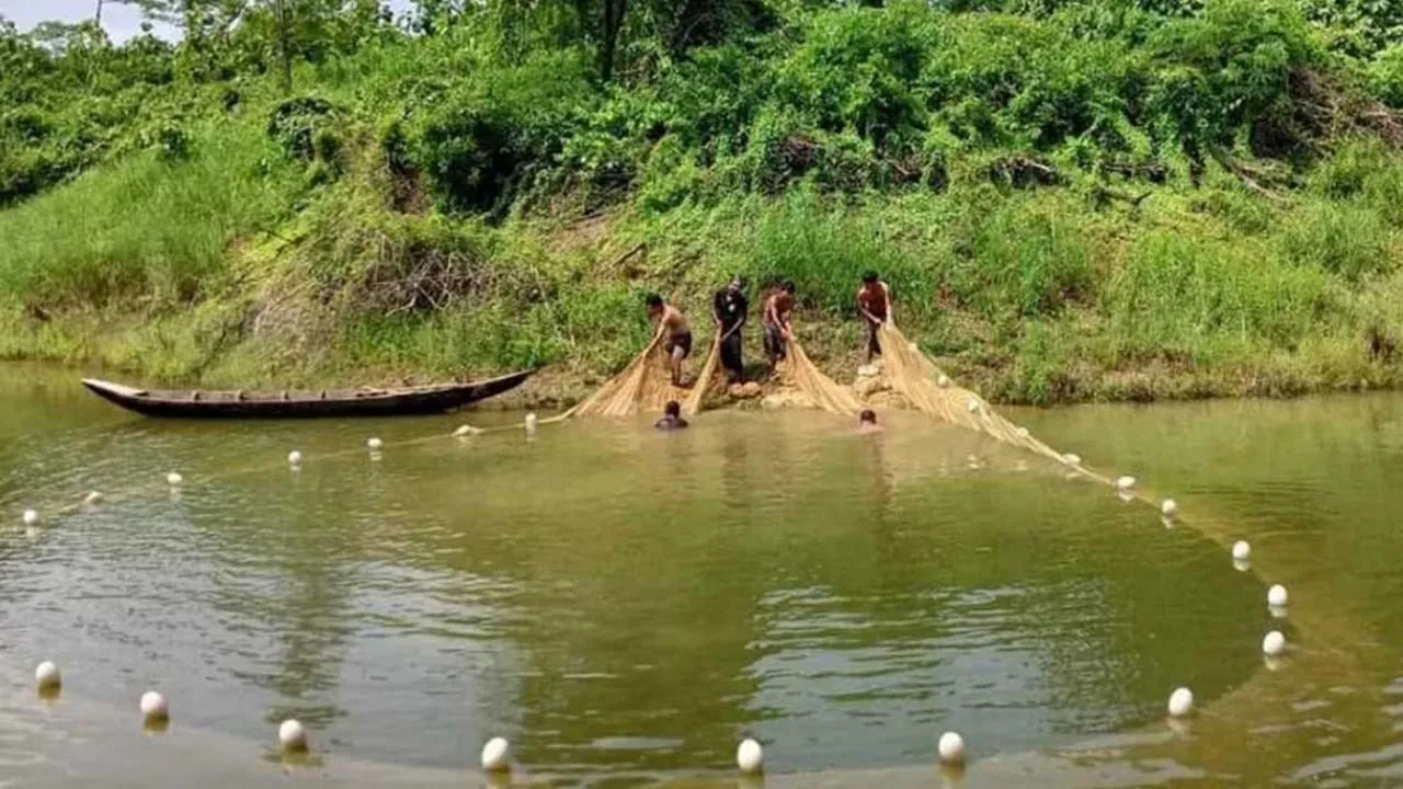 কাপ্তাই হ্রদে মৎস্য আহরণ শুরু মঙ্গলবার