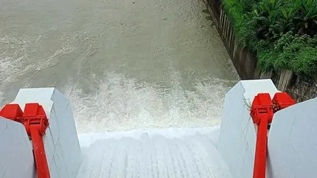 কাপ্তাই বাঁধের ১৬ গেট খুলে পানি নিঃসরণ