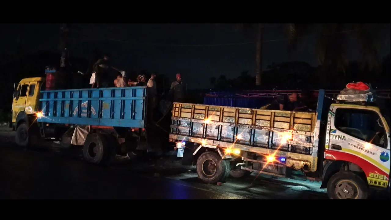 কর্ণফুলীতে রাতে বিএনপি নেতার যোগসাজশে ৩ ট্রাক অবৈধ স্লাইস খালাসের অভিযোগ