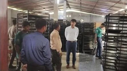 কর্ণফুলীতে অস্বাস্থ্যকর পরিবেশে খাদ্যপণ্য উৎপাদন, মোবাইল কোর্টে বেকারি সিলগালা