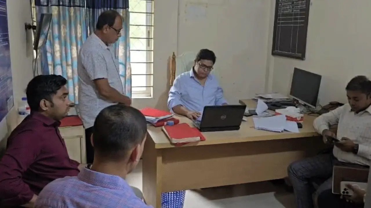 কাশিমপুর ভূমি অফিসে ঝটিকা অভিযান, ৪ কর্মকর্তা-কর্মচারী বরখাস্ত