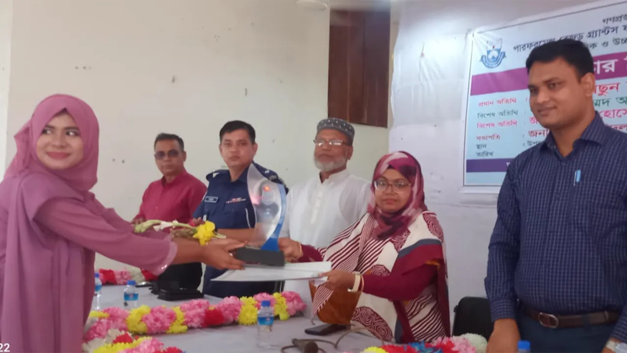 কটিয়াদীতে শ্রেষ্ঠ শিক্ষার্থীদের মাঝে পুরস্কার বিতরণ
