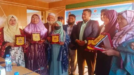 কাউখালীতে রোকেয়া দিবসে পুরস্কার পেলেন পাঁচ জয়িতা নারী
