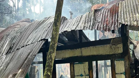 কাউখালীতে গ্যাস সিলিন্ডারের লিকেজে অগ্নিকাণ্ড : পুড়ে ছাই বসতঘর