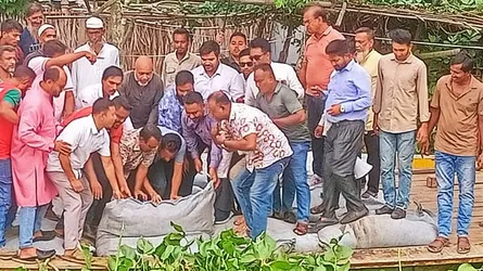 নদীভাঙন রোধে জিও ব্যাগ ফেলা কার্যক্রম উদ্বোধন