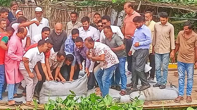 নদীভাঙন রোধে জিও ব্যাগ ফেলা কার্যক্রম উদ্বোধন