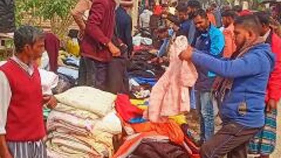 কাউখালীতে কনকনে শীতে বিপর্যস্ত জনজীবন