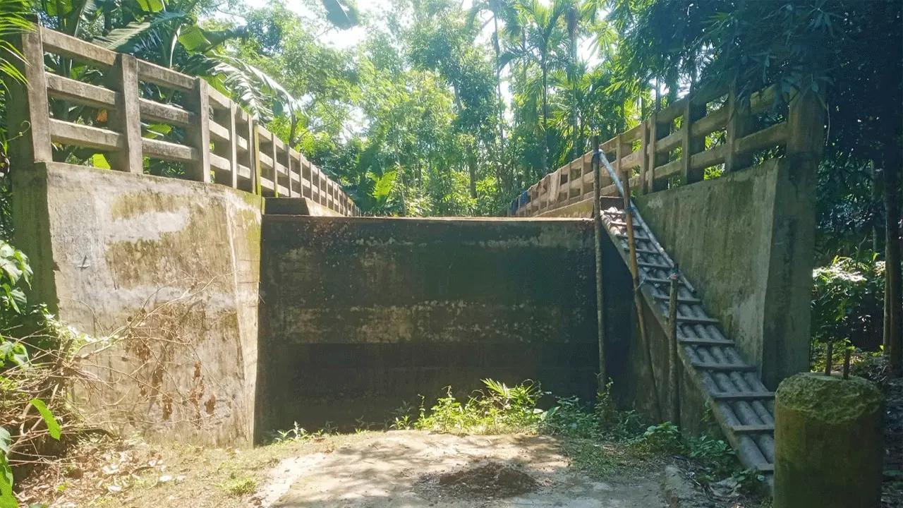 কাউখালীতে ৭ বছরেও শেষ হয়নি কোটি টাকার গার্ডার ব্রিজের কাজ