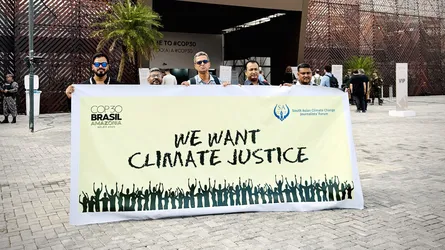দক্ষিণ এশিয়াকে বাঁচাতে ব্রাজিলে জলবায়ু সাংবাদিকদের প্রতিবাদ