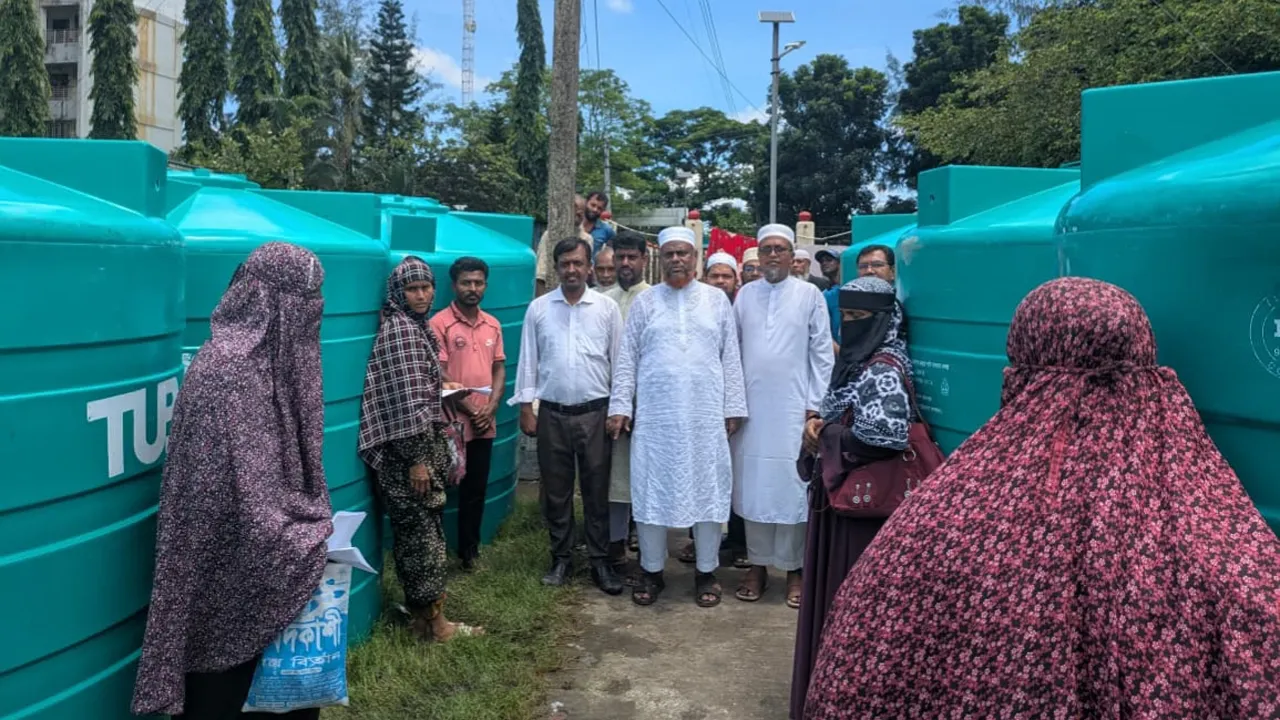 কয়রায় সুপেয় পানি সংরক্ষণের ট্যাংক বিতরণ
