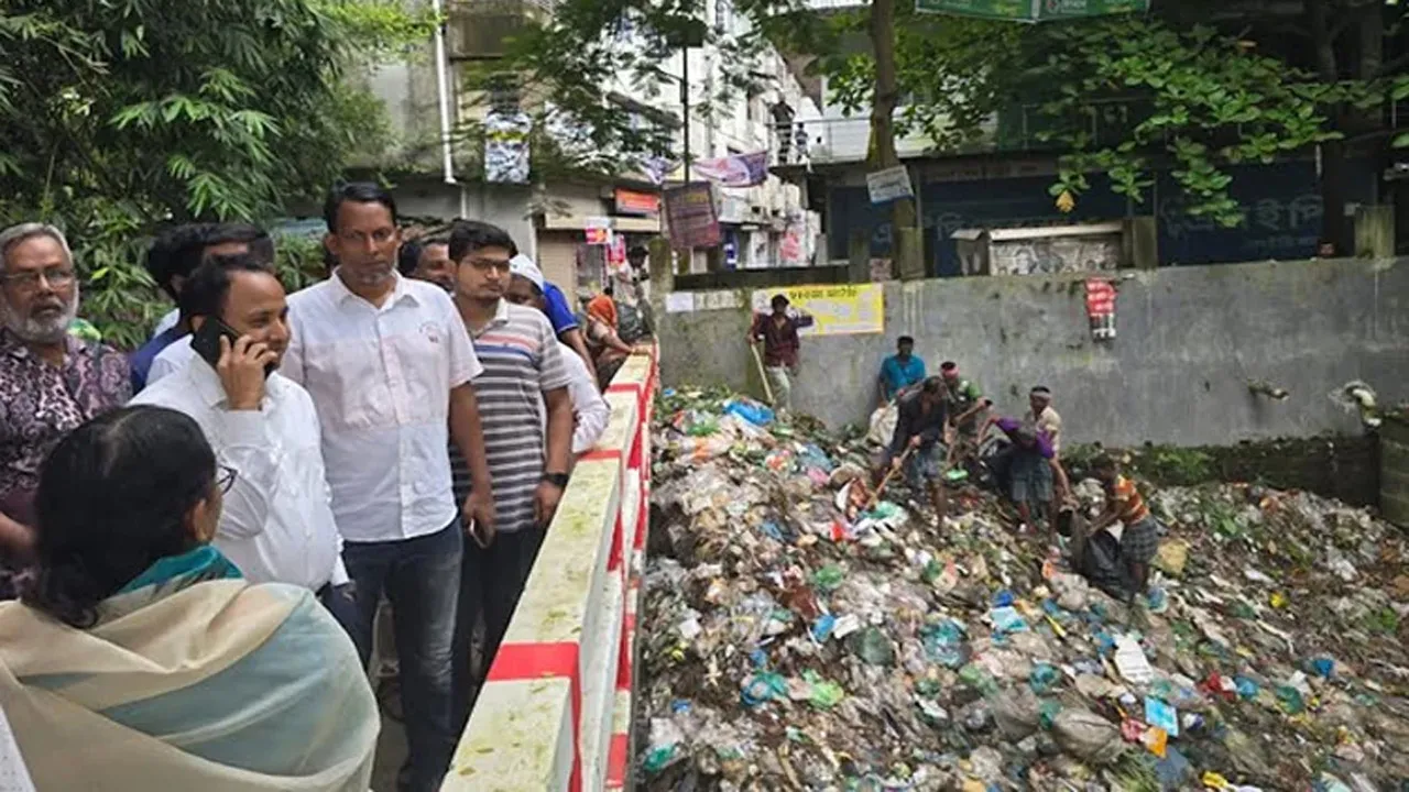 হ্যালো ডিসিতে অভিযোগ : কেরানীগঞ্জে পরিষ্কার হলো ময়লার ভাগাড়