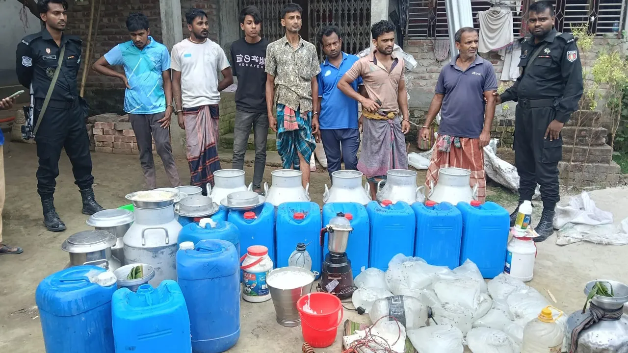 কেশবপুরে ভেজাল দুধ কারখানায় অভিযান, আটক ৬