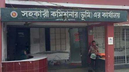 কেশবপুরে ভিজিডি কার্ড প্রতি ঘুষ নেয়ায় অভিযান, টাকা ফেরত দিয়েছে অভিযুক্তরা
