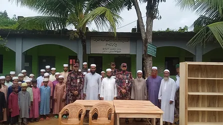 পানছড়িতে বিভিন্ন প্রতিষ্ঠানে বিজিবির অনুদান সামগ্রী বিতরণ