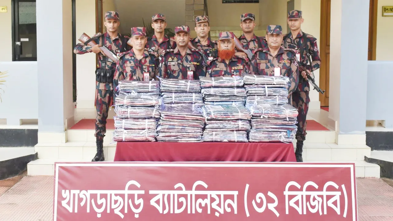 খাগড়াছড়িতে বিপুল সংখ্যক ভারতীয় শাড়ি আটক