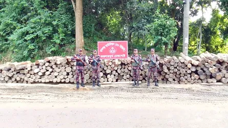রামগড় ৪৩ বিজিবির অভিযানে ৪৯৫ ঘনফুট কাঠ জব্দ