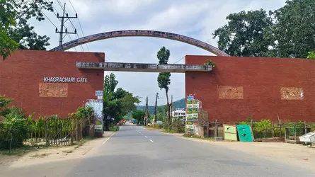 খাগড়াছড়ির ২ মহাসড়কে অবরোধ শিথিল