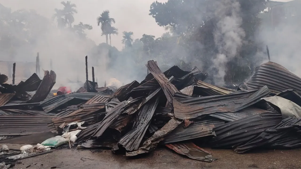 মহালছড়িতে আগুনে পুড়ে ছাই ২৩ দোকান