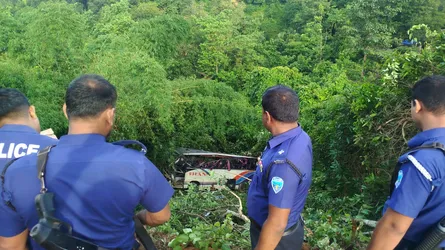খাগড়াছড়িতে বেপরোয়া গতিতে নৈশকোচ খাদে, আহত ৯
