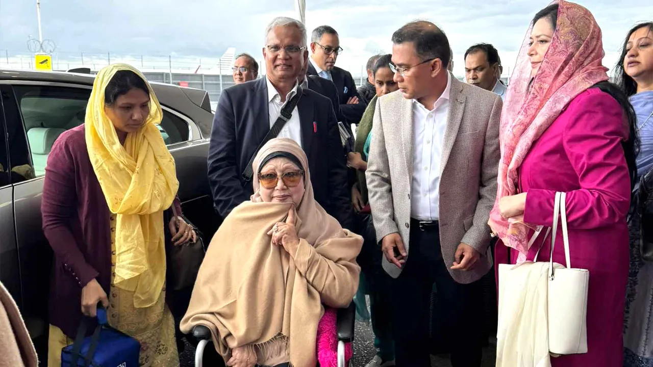 দেশের উদ্দেশে হিথ্রো বিমানবন্দরে খালেদা জিয়া
