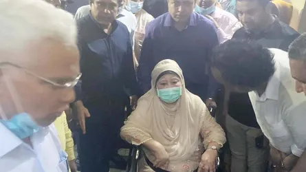 কেবিনে চিকিৎসকদের নিবিড় পর্যবেক্ষণে খালেদা জিয়া