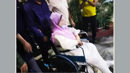 হাসপাতাল থেকে বাসায় ফিরলেন খালেদা জিয়া