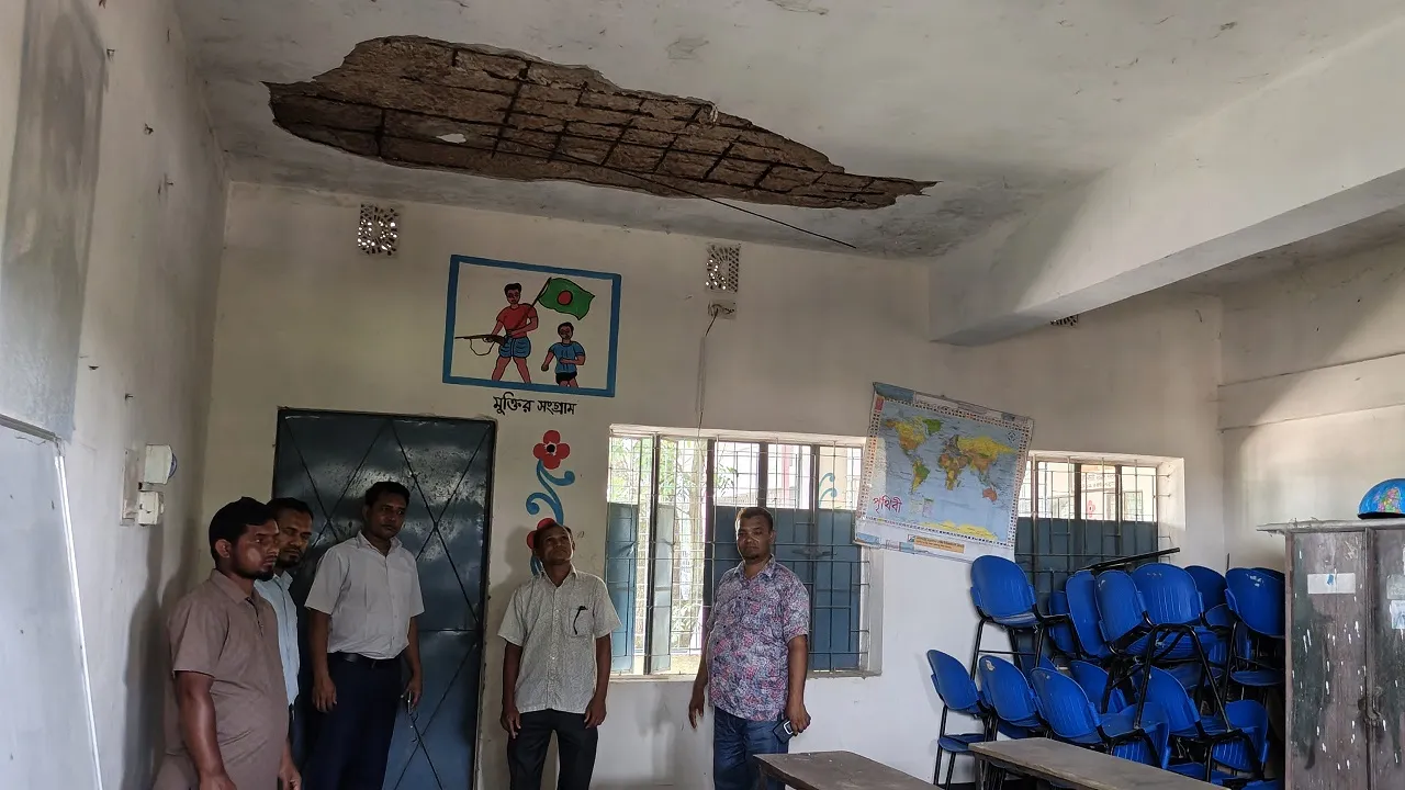 খালিয়াজুড়িতে স্কুল ছাদের প্লাস্টার ধসে ২ শিক্ষার্থী আহত