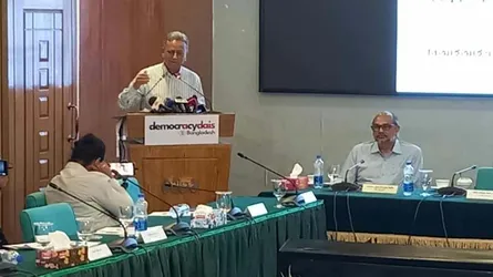 শুধু রাজনীতি নয়, অর্থনীতিকেও গণতান্ত্রিক করতে হবে : আমীর খসরু